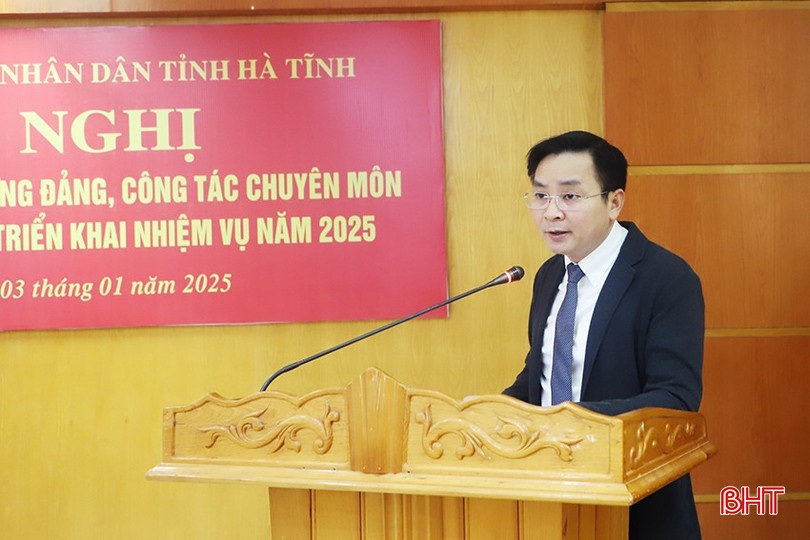 Phó Chánh văn phòng UBND tỉnh Trần Tuấn Nghĩa báo cáo kết quả hoạt động năm 2024. bqbht_br_2.jpg
