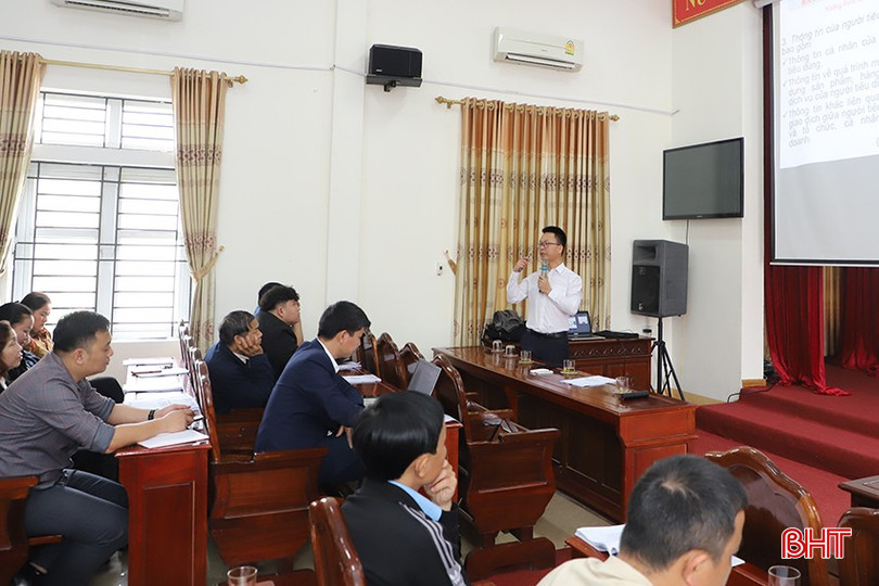 Sở Công thương phối hợp với UBND huyện Hương Sơn tổ chức hội nghị tập huấn phổ biến các điểm mới của Luật Bảo vệ quyền lợi người tiêu dùng năm 2023. bqbht_br_1-9671.jpg