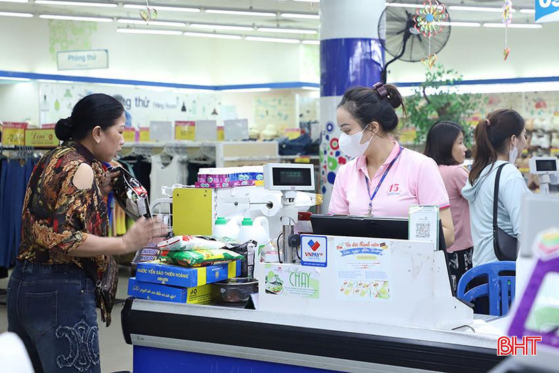 Các siêu thị, cửa hàng tiện ích góp phần phát triển thị trường bán lẻ theo hướng văn minh, hiện đại. 900.jpg