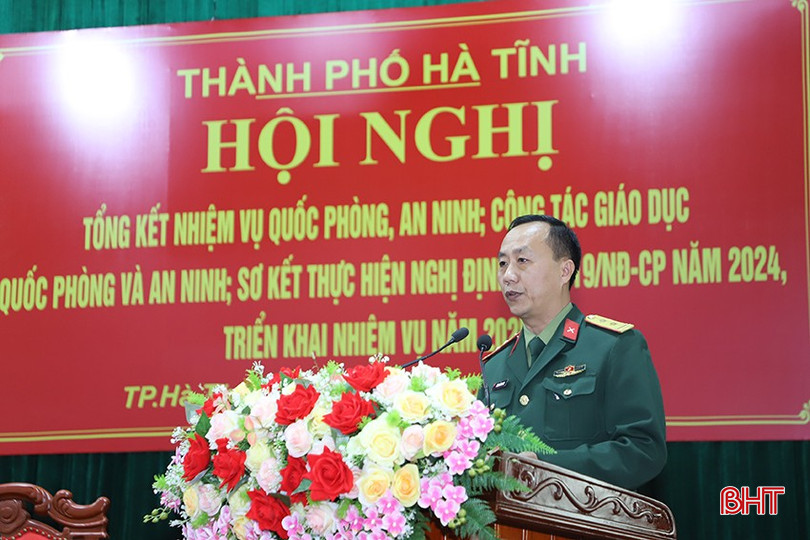 Trung tá Đinh Bằng Giang - Phó Chỉ huy trưởng Ban CHQS thành phố báo cáo kết quả hoạt động năm 2024. bqbht_br_8.jpg