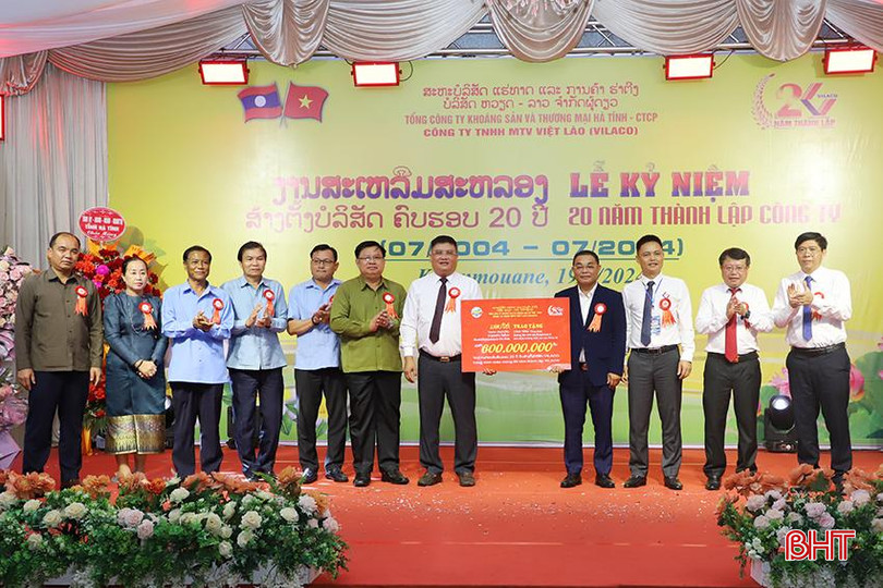 Dịp này, Vilaco trao tặng công trình cổng chào và đường dân sinh bản Bunghouna và công trình sửa chữa lại trường mầm non bản Khỏa Xê với tổng chi phí 600 triệu kíp (tương đương 600 triệu đồng). 9.jpg