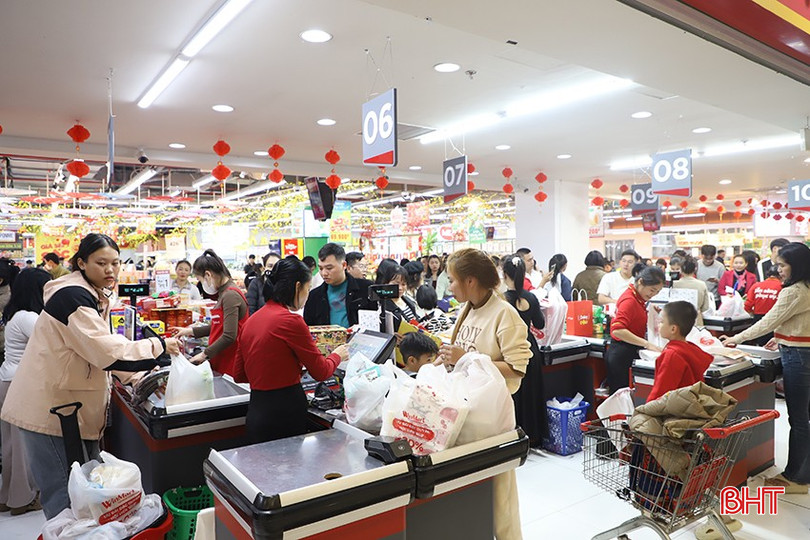 Thị trường hàng hóa tiêu dùng thiết yếu nhìn chung ổn định, đáp ứng tốt nhu cầu tiêu dùng của người dân. bqbht_br_3.jpg