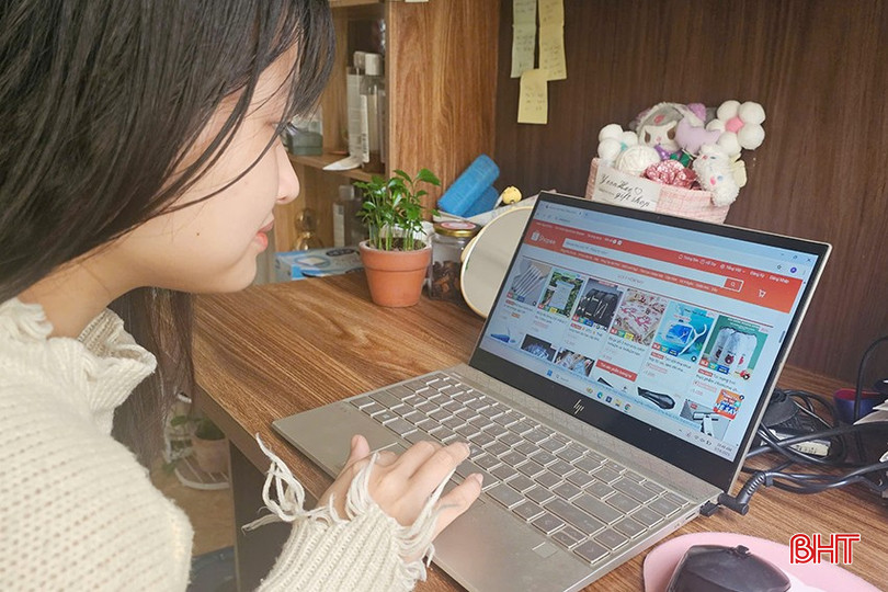 Mua sắm trực tuyến ngày càng phổ biến và chiếm ưu thế so với kinh doanh truyền thống. bqbht_br_0.jpg