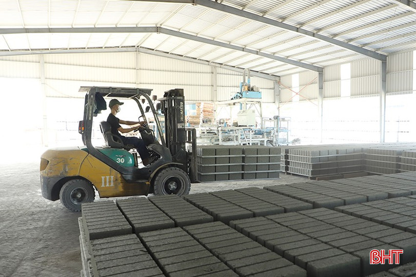 Lương tối thiểu vùng tăng sẽ góp phần tạo động lực cho người lao động làm việc và gắn bó với doanh nghiệp hơn. bqbht_br_7.jpg