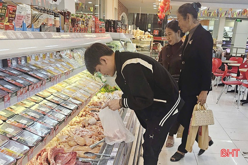 Khách hàng mua sắm tại siêu thị Winmart Hà Tĩnh. bqbht_br_1.jpg