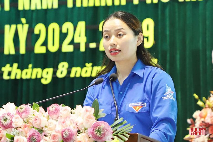 Chị Võ Thị Thuận - Chủ tịch Hội LHTN Việt Nam phường Nguyễn Du tham luận về đóng góp của thanh niên trong xây dựng đô thị văn minh. 877.jpg
