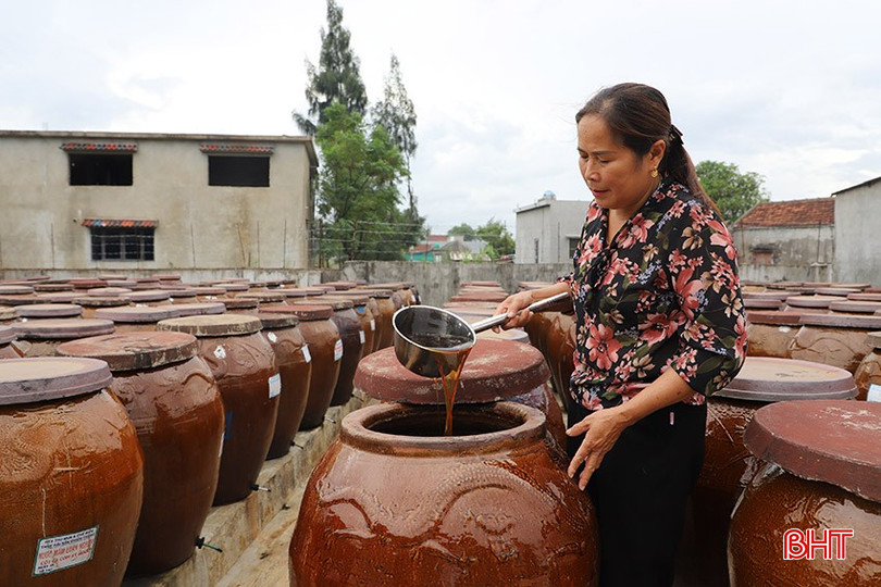 Nước mắm Luận Nghiệp tiêu thụ gần 500.000 lít/năm và đã xuất khẩu đi các nước Nga, Angola. 7-7021-7565.jpg