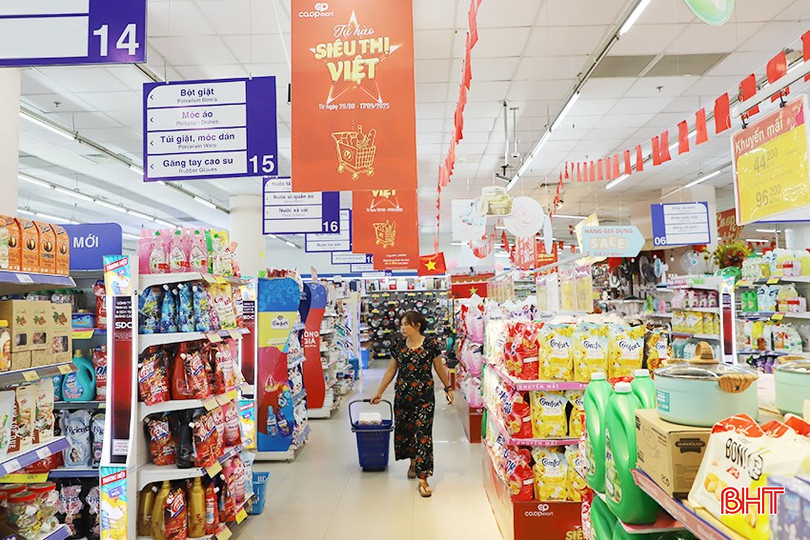 Als Einkaufsziel, das an jedem Feiertag eine große Anzahl von Kunden begrüßt, führte der Co.opmart Ha Tinh Supermarket anlässlich des 80. Jahrestages des Nationalfeiertags auch das Programm „Stolz auf den vietnamesischen Supermarkt“ mit vielen attraktiven Werbeaktionen für Kunden durch. bqbht_br_9-8398.jpg