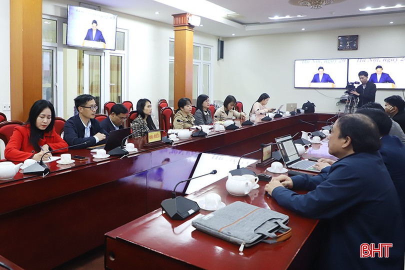 Đại biểu Hà Tĩnh theo dõi hội nghị. bqbht_br_7.jpg