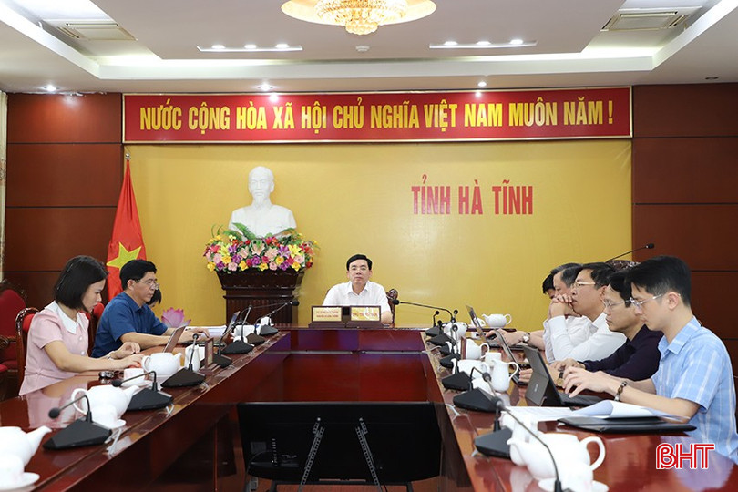 Giám đốc Sở Công thương Đặng Văn Thành chủ trì điểm cầu Hà Tĩnh. bqbht_br_9.jpg
