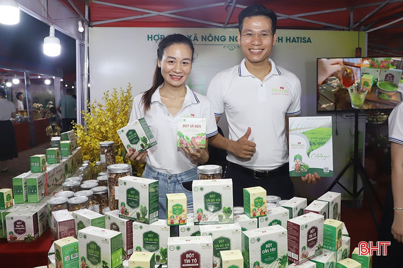 Đầu năm 2024, anh Nguyễn Mạnh Tường đầu tư mảng nông nghiệp sạch với sản phẩm chế biến sâu như bột rau detox các loại, bột dinh dưỡng cho trẻ. 6.jpg