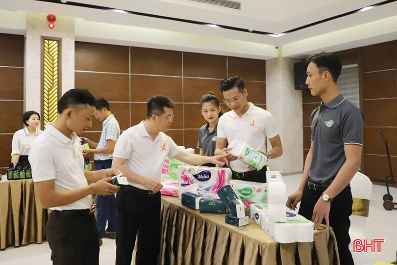 Công ty TNHH Đầu tư và phát triển Nhật Quang Phát chú trọng khâu quảng bá sản phẩm để mở rộng thị trường, phát triển sản xuất kinh doanh. 9.jpg