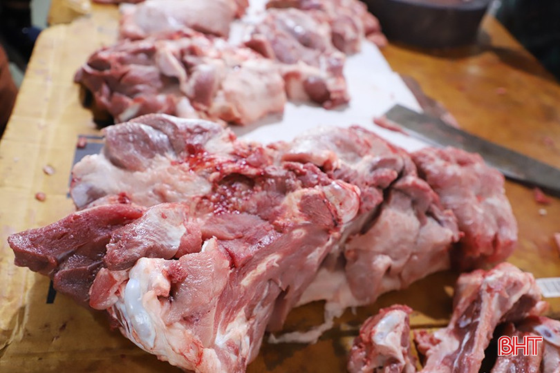 Thịt lợn thành phẩm tại chợ dân sinh hiện có giá từ 110 – 140.000 đồng/kg. bqbht_br_6.jpg