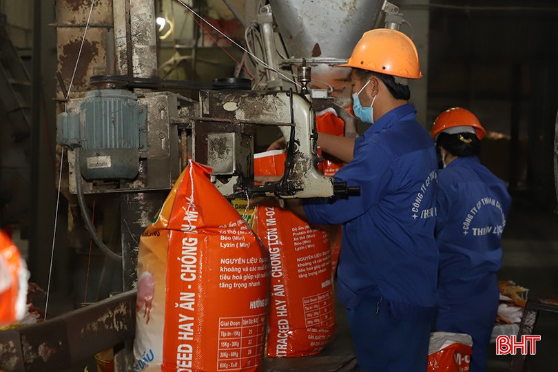 Chính sách khuyến công nhằm khuyến khích, hỗ trợ các cơ sở công nghiệp nông thôn ứng dụng máy móc hiện đại, phục vụ sản xuất kinh doanh. bqbht_br_16.jpg