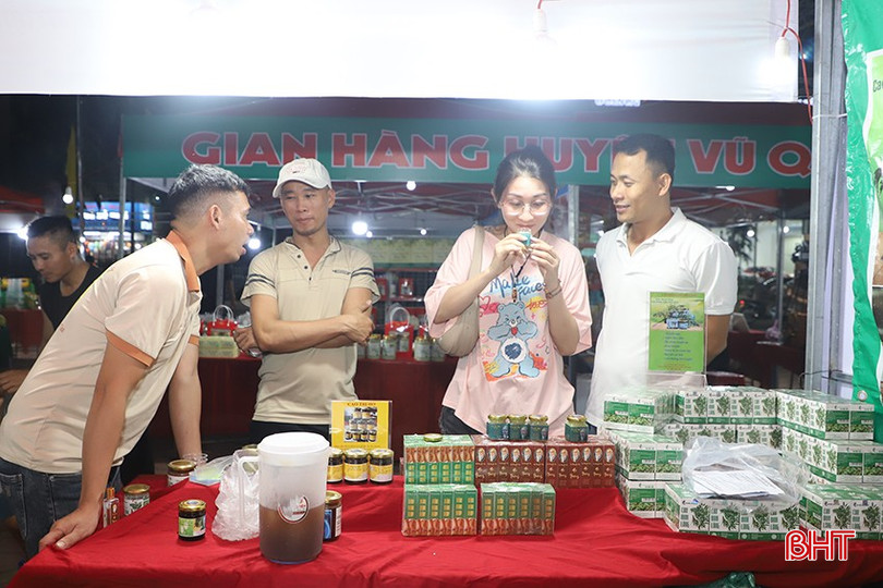 Hội chợ có quy mô 100 gian hàng của hơn 70 doanh nghiệp, hợp tác xã, cơ sở sản xuất kinh doanh trên địa bàn tỉnh. 9.jpg