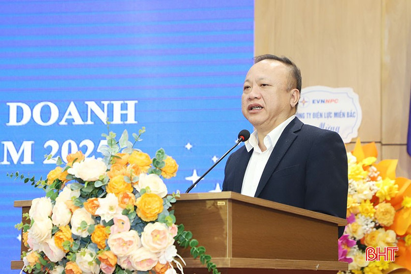 Ông Vũ Anh Phương - Phó Tổng Giám đốc Tổng Công ty Điện lực miền Bắc: Công ty Điện lực Hà Tĩnh đã nỗ lực, cố gắng đạt được những thành tích xuất sắc trong sản xuất kinh doanh, góp phần quan trọng vào sự phát triển của tỉnh và Tổng Công ty Điện lực miền Bắc. Thời gian tới, đề nghị công ty tập trung triển khai các nhiệm vụ, giải pháp, thực hiện các chỉ tiêu năm 2025. bqbht_br_7.jpg
