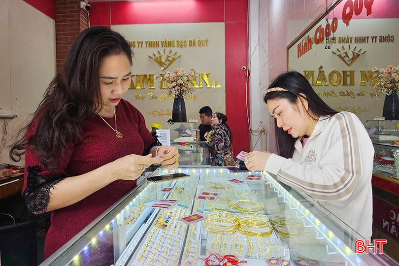 Giá vàng tăng vọt và liên tục lập đỉnh mới trong những ngày vừa qua. bqbht_br_6.jpg