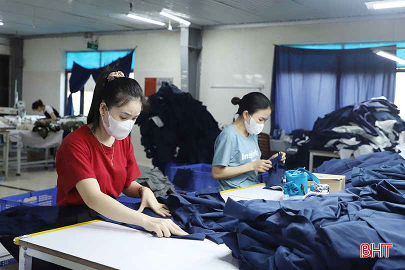 Ngành sản xuất trang phục dự báo hoạt động tốt hơn trong quý IV/2024. Ngành sản xuất trang phục dự báo hoạt động tốt hơn trong quý IV/2024.