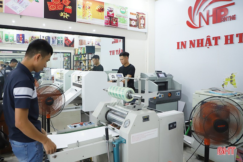 Công ty TNHH Tư vấn thiết kế in và quảng cáo Nhật HT là doanh nghiệp từng được hỗ trợ từ nguồn kinh phí khuyến công địa phương. 2-6430.jpg