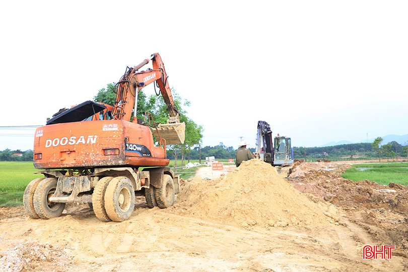 Thời tiết thuận lợi, các nhà thầu đang tăng tốc thi công để đẩy nhanh tiến độ, đảm bảo kế hoạch giải ngân nguồn vốn. Thời tiết thuận lợi, các nhà thầu đang tăng tốc thi công để đẩy nhanh tiến độ, đảm bảo kế hoạch giải ngân nguồn vốn.