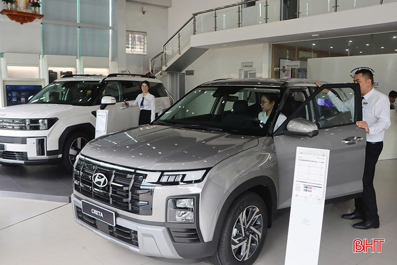 Các đại lý kinh doanh ô tô trên địa bàn liên tục triển khai các chương trình khuyến mãi hấp dẫn để kích cầu thị trường. Các đại lý kinh doanh ô tô trên địa bàn liên tục triển khai các chương trình khuyến mãi hấp dẫn để kích cầu thị trường.