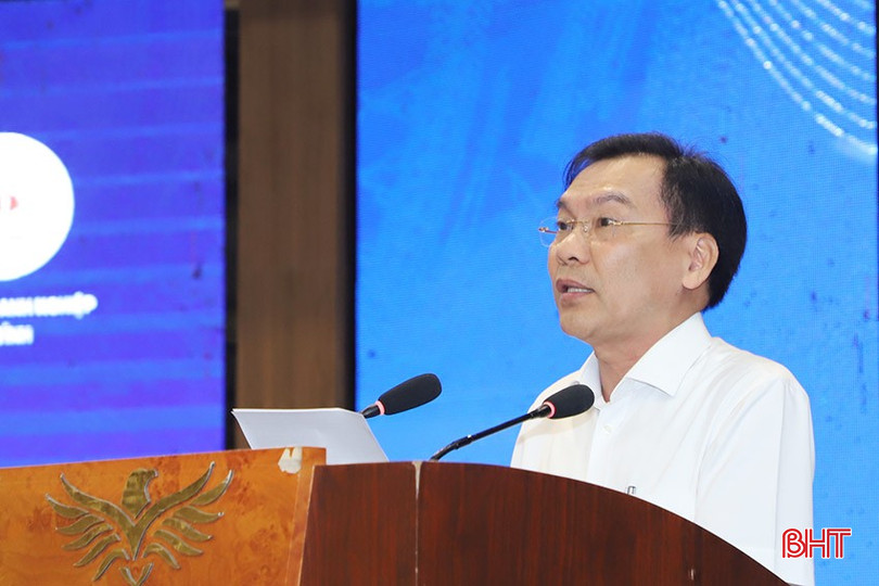 Chủ tịch Hiệp hội Doanh nghiệp tỉnh Lê Đức Thắng nêu một số vấn đề vướng mắc của các doanh nghiệp lĩnh vực xây dựng. 7-9988-7095.jpg