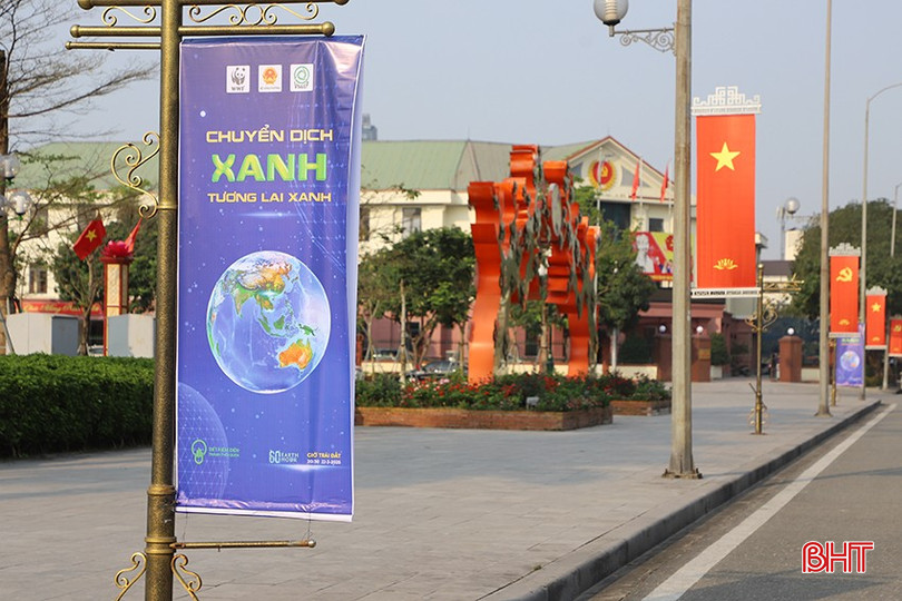 Phướn tuyên truyền sự kiện Giờ Trái đất được các đơn vị, địa phương treo dọc các tuyến đường chính, điểm công cộng. bqbht_br_1.jpg