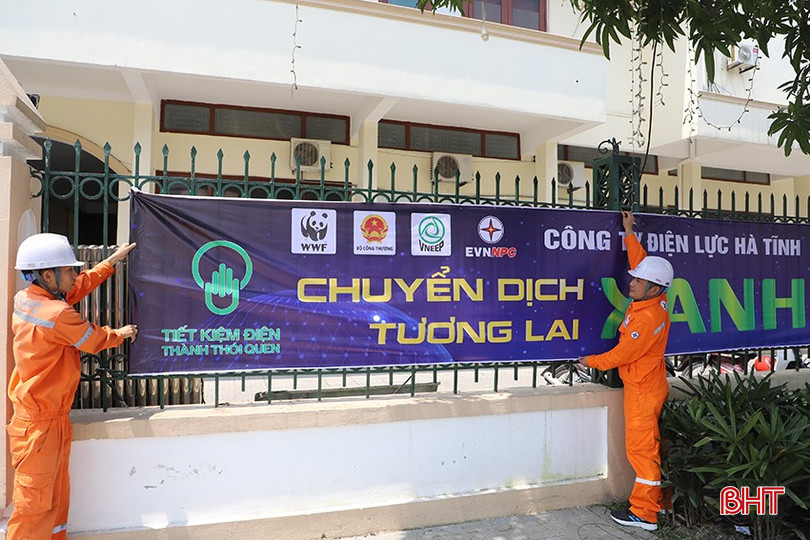 Công ty Điện lực Hà Tĩnh treo băng rôn tuyên truyền sự kiện Giờ Trái đất tại trụ sở làm việc, các điểm giao dịch khách hàng. bqbht_br_3.jpg
