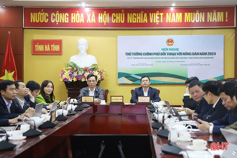 Phó Chủ tịch UBND tỉnh Lê Ngọc Châu và Chủ tịch Hội Nông dân tỉnh Ngô Văn Huỳnh điều hành điểm cầu Hà Tĩnh. bqbht_br_12.jpg