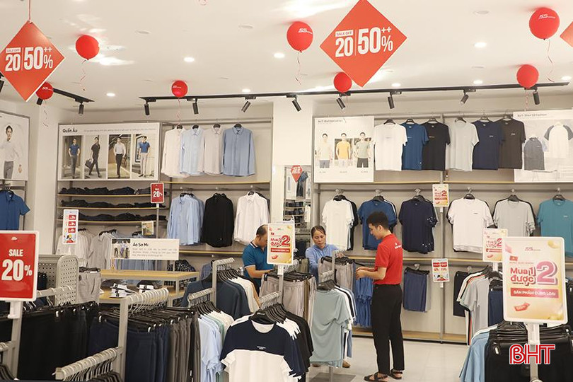 Cửa hàng thời trang 5S triển khai nhiều chương trình giảm giá nhân dịp lễ 2/9. 1.jpg