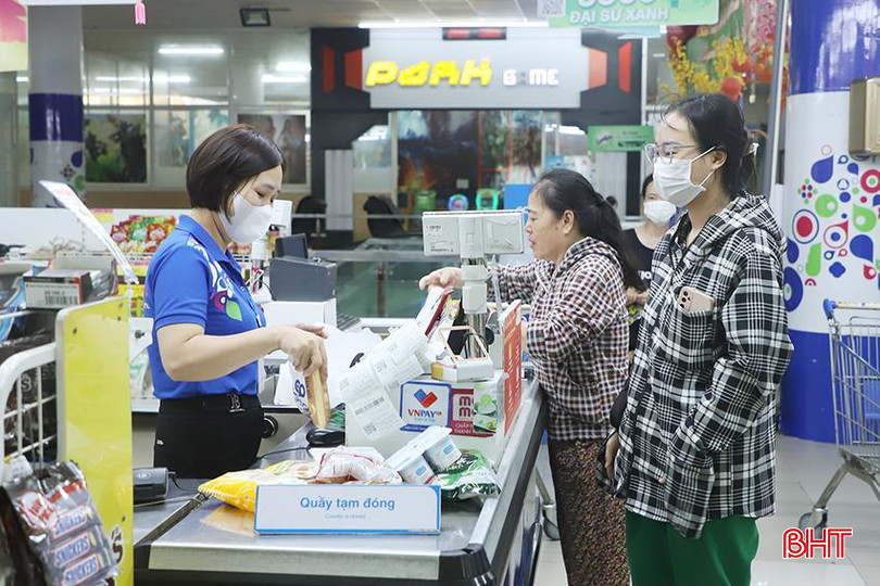 Hoạt động khuyến mãi dịp lễ là "cơ hội vàng" cho các nhà bán lẻ tăng doanh thu bán hàng. 6.jpg