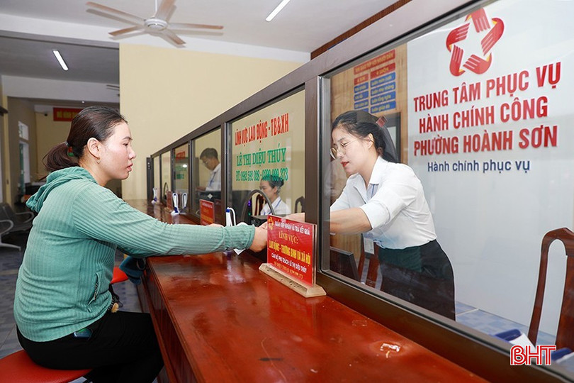 Việc thay đổi chính quyền 2 cấp được người dân, doanh nghiệp kỳ vọng sẽ rút ngắn thời gian giải quyết các thủ tục hành chính. bqbht_br_ka3.jpg