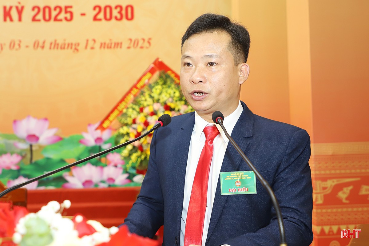 Ông Đinh Hữu Cảnh - Chủ tịch Hội Nông dân xã Hương Đô tham luận chủ đề: Nâng cao hiệu quả công tác tuyên truyền, vận động hội viên, nông dân thực hiện đường lối của Đảng, chính sách pháp luật của Nhà nước; xây dựng người nông dân mới có tri thức, kỹ năng, bản lĩnh chính trị và tinh thần sáng tạo.