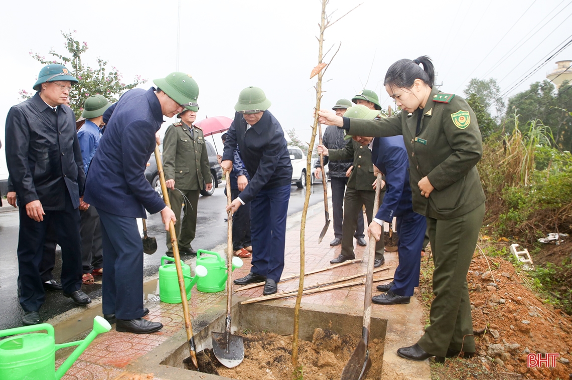 Chủ tịch UBND tỉnh dự lễ phát động trồng cây đầu xuân tại Can Lộc