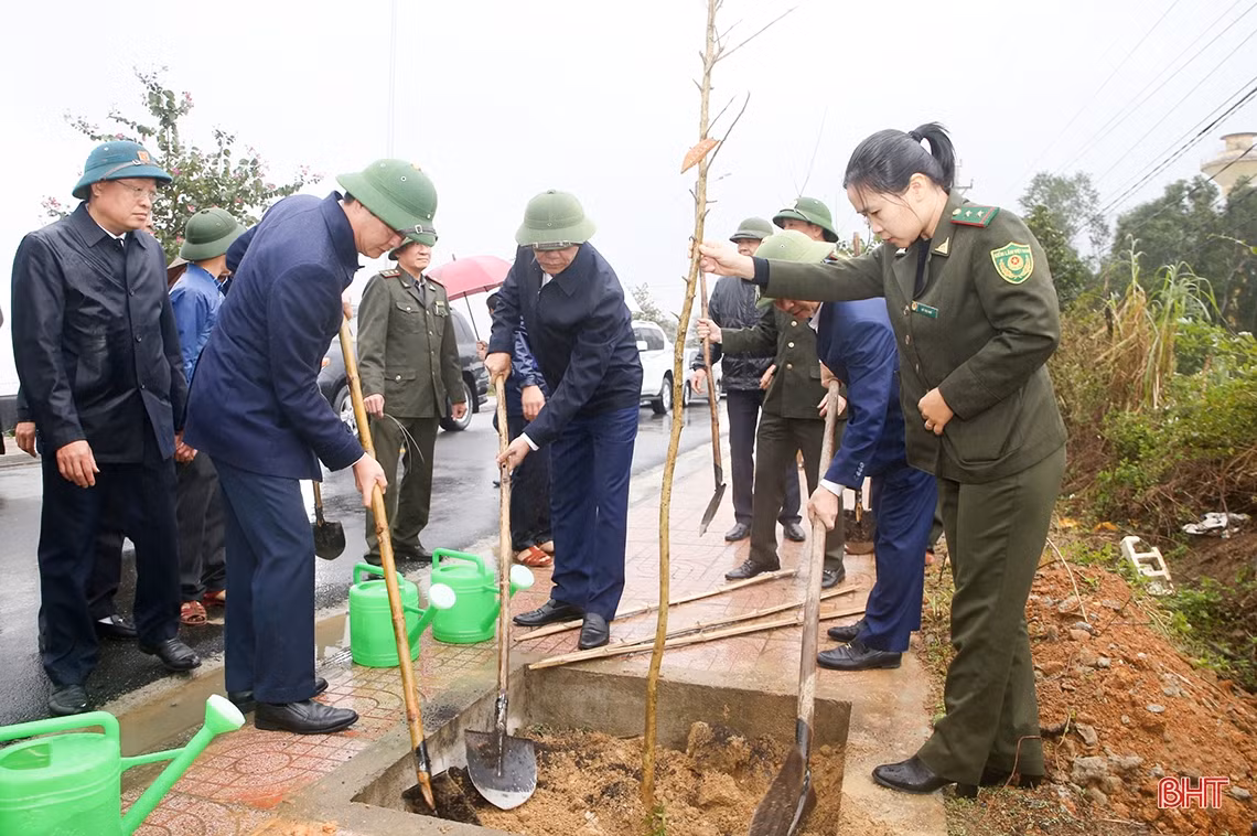 Chủ tịch UBND tỉnh dự lễ phát động trồng cây đầu xuân tại Can Lộc