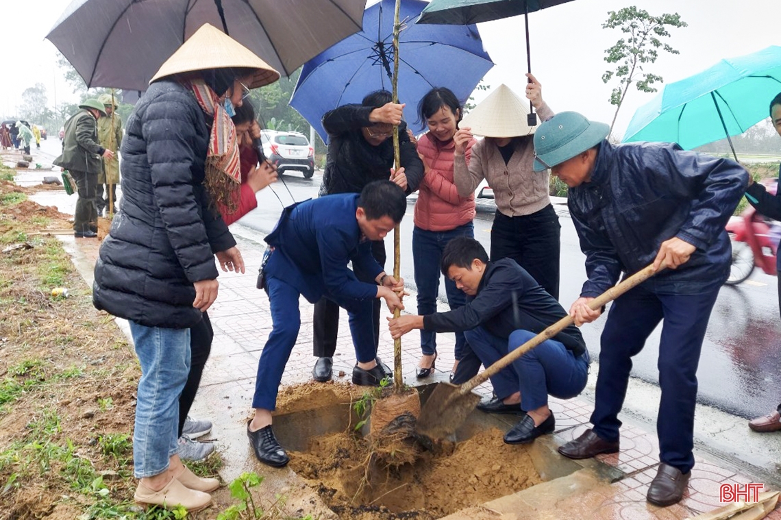 Chủ tịch UBND tỉnh dự lễ phát động trồng cây đầu xuân tại Can Lộc