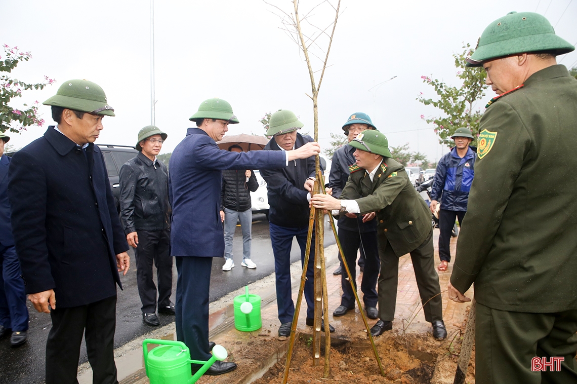 Chủ tịch UBND tỉnh dự lễ phát động trồng cây đầu xuân tại Can Lộc