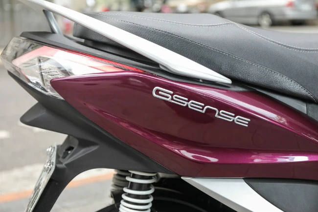 can canh doi thu honda sh mode gia chi 53 trieu dong