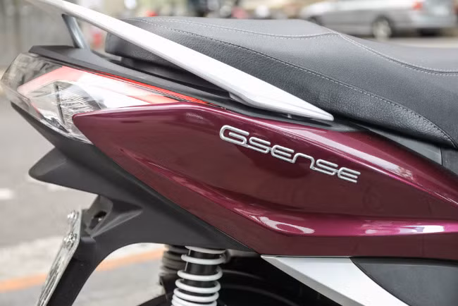 can canh doi thu honda sh mode gia chi 53 trieu dong