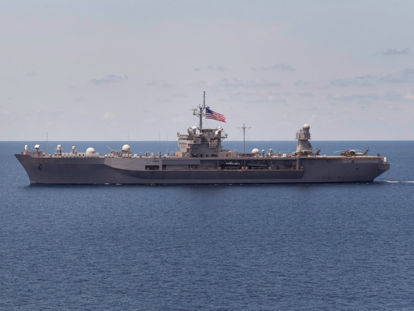 Tàu chỉ huy lớp Blue Ridge được chế tạo cho nhiệm vụ cung cấp mệnh lệnh chỉ huy, kiểm soát hoạt động chiến đấu, truyền thông và thông tin tình báo. Đây là lớp tàu chiến được sử dụng lâu nhất của Hải quân Mỹ. dan tau chien mat nuoc khong doi thu cua hai quan my