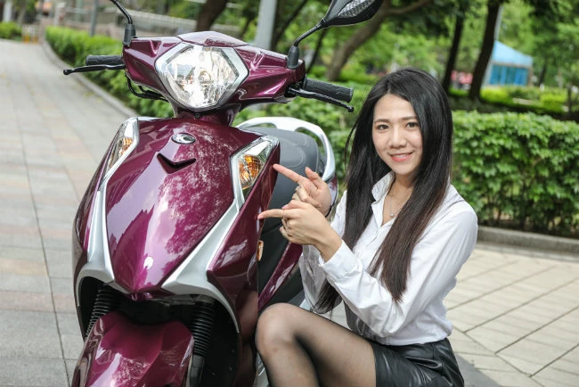 can canh doi thu honda sh mode gia chi 53 trieu dong