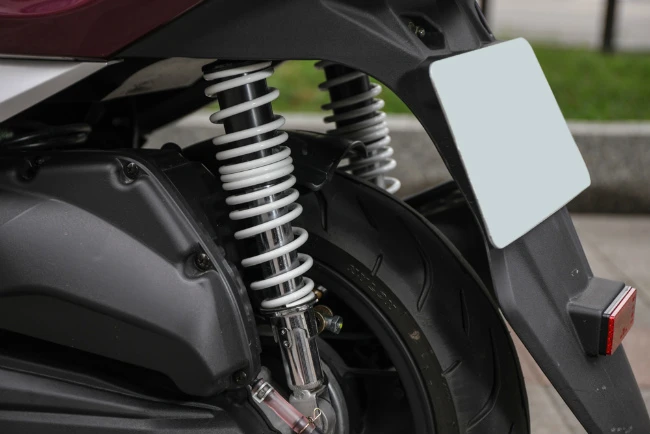 can canh doi thu honda sh mode gia chi 53 trieu dong