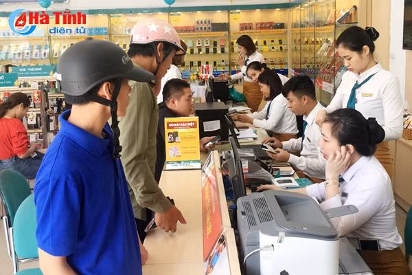 nguoi dan do xo di bo sung thong tin thue bao va dang ky sim chinh chu