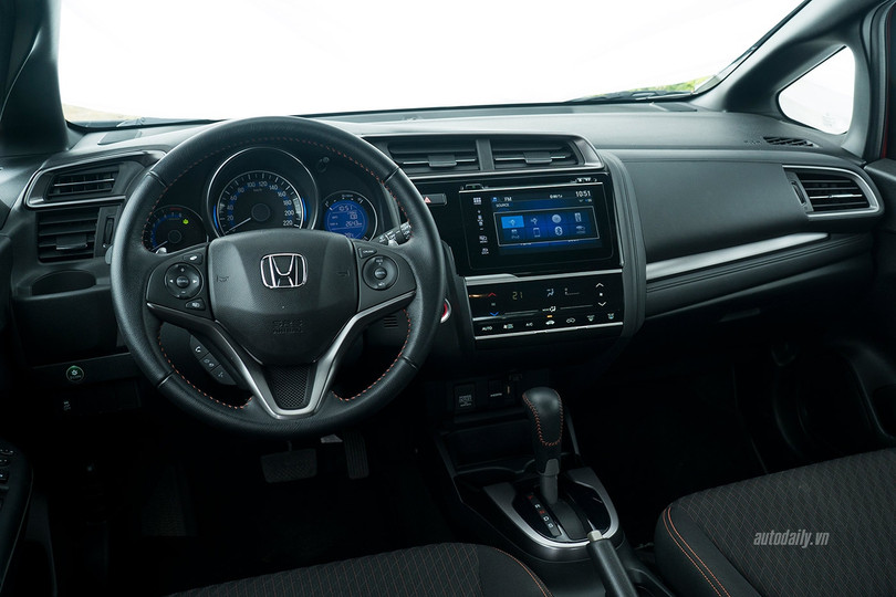 Đánh giá Honda Jazz RS: Xe nhỏ có nhiều "võ" ảnh 6 danh gia honda jazz rs xe nho co nhieu vo