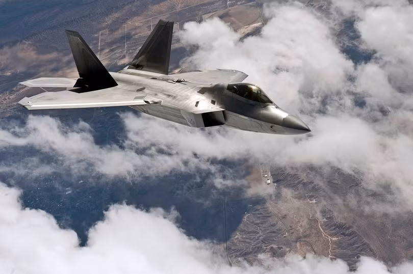 11 hinh anh an tuong cua tiem kich tang hinh f 22