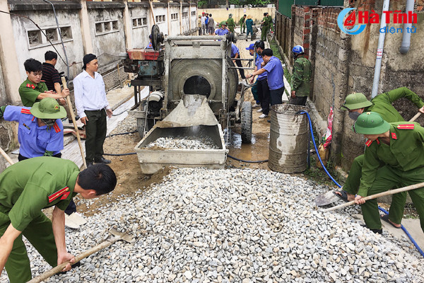 dvtn cung nguoi dan thach dong lam duong be tong lien thon