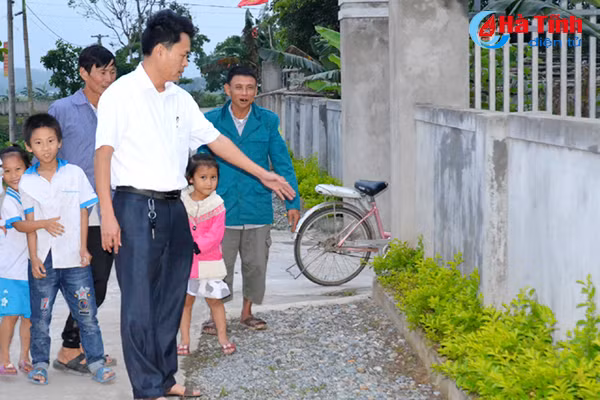 mot xa 2 nam giam 33 can bo va chuyen tinh gon bo may