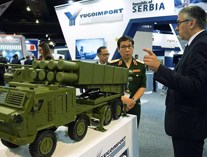 can canh dan vu khi tien tien tai trien lam quoc phong o malaysia