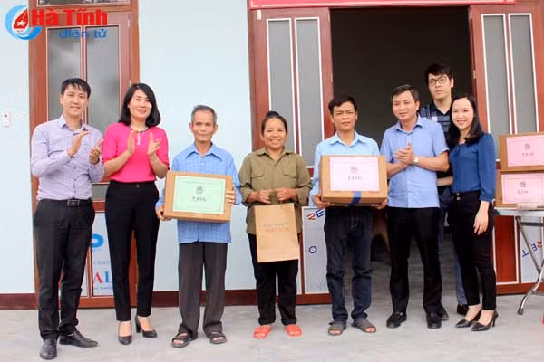 hdnd tinh ha tinh ban giao nha tinh nghia tai huong khe