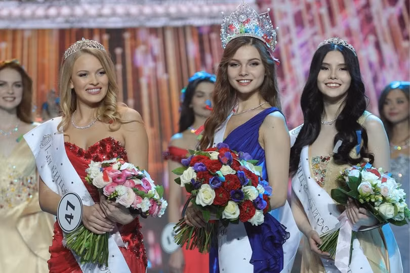 ngam nhan sac tan hoa hau nga 2018 yulia polyachikhina